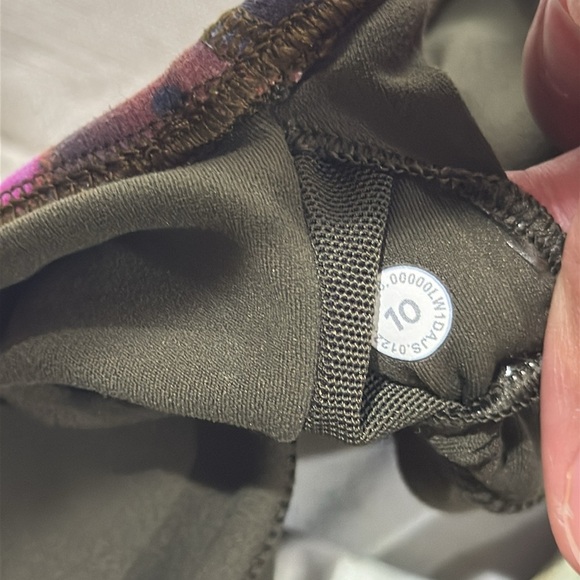 Lululemon Crop Top - Picture 9 of 10